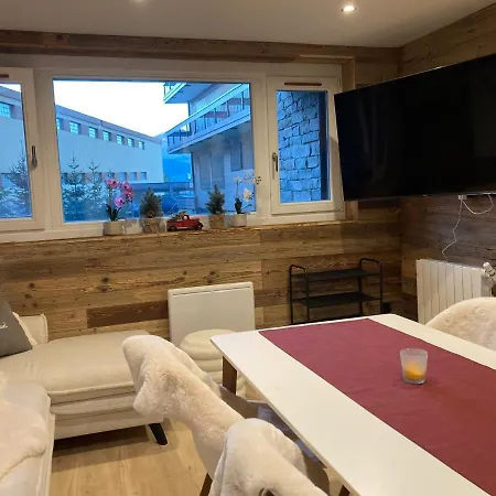 1650 Moriond - 2 Double Bedroom Near Snow Front *