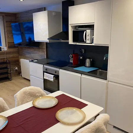 1650 Moriond - 2 Double Bedroom Near Snow Front Apartmán *